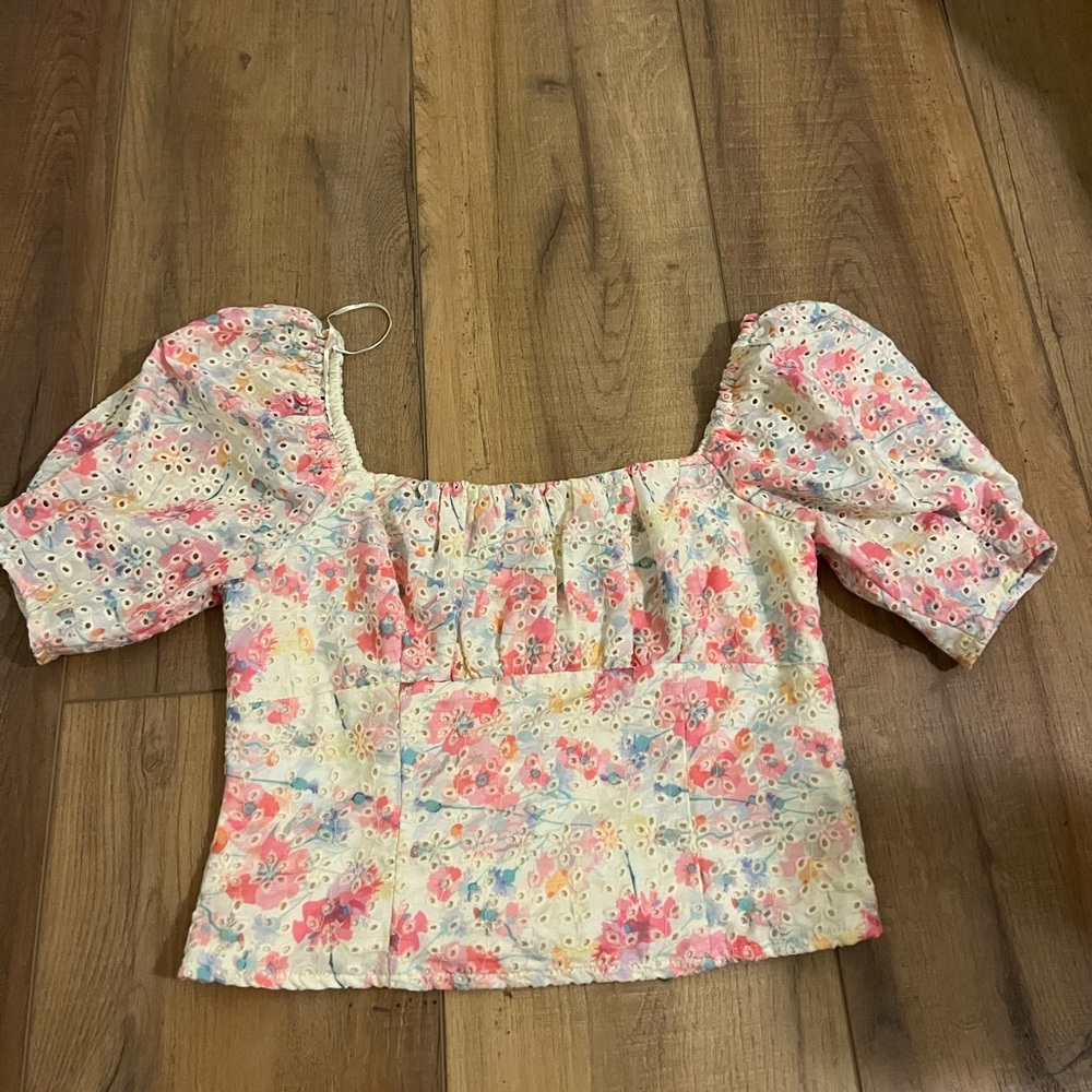 ASTR Floral Cropped Puff Sleeve Top